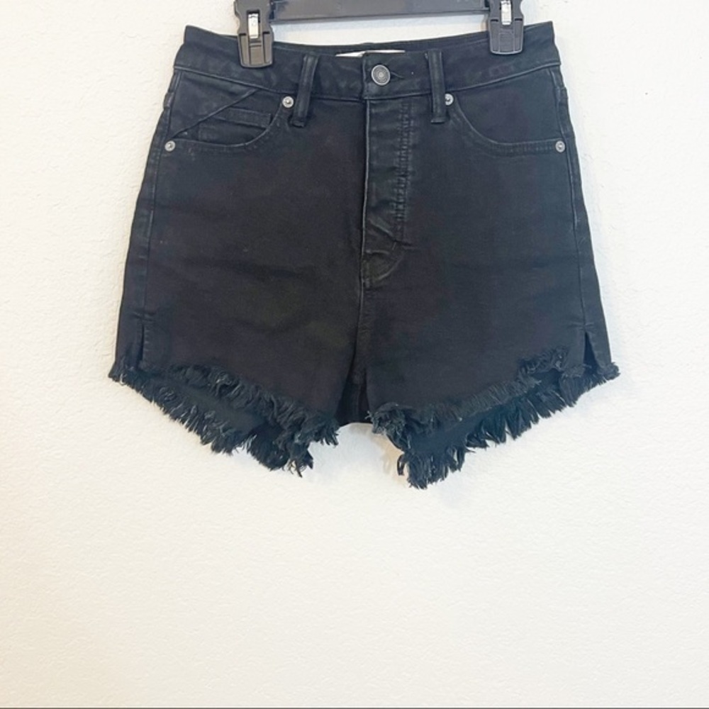 We The Free CRVY Cut‎ Off Shorts Black Distress
